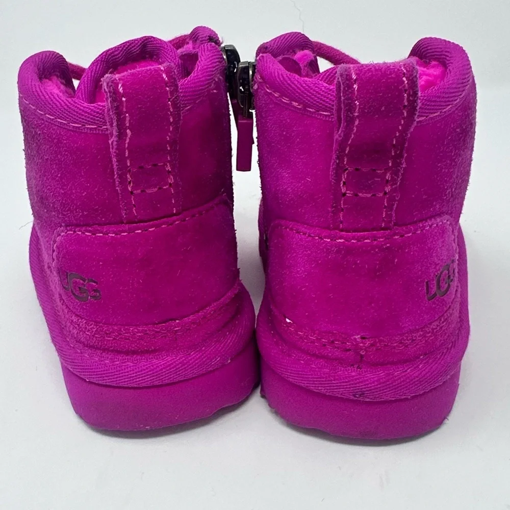 UGG Vibrant Pink Kids Boots sz.6c